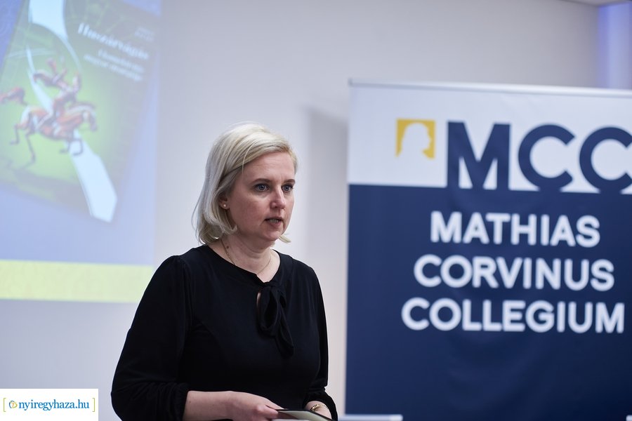 Huszárvágás - könyvbemutató az MCC-ben