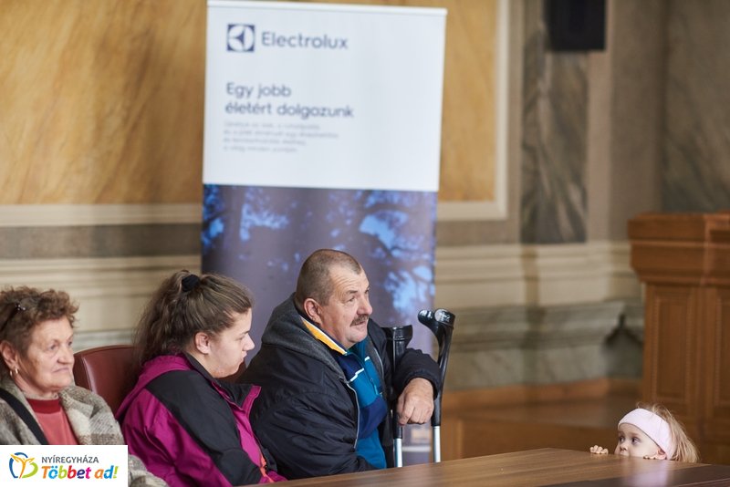 Hűtőszekrény adomány rászoruló családoknak