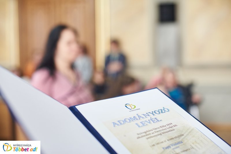 Hűtőszekrény adomány rászoruló családoknak