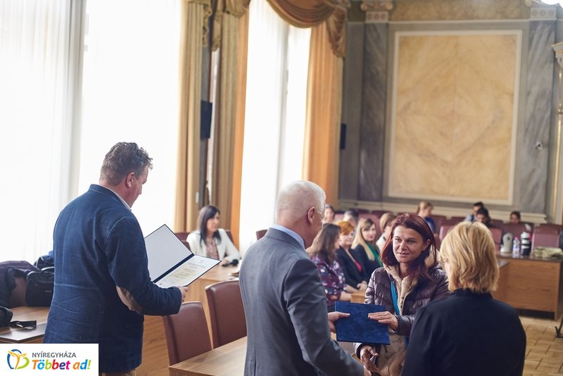 Hűtőszekrény adomány rászoruló családoknak