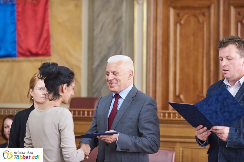 Hűtőszekrény adomány rászoruló családoknak