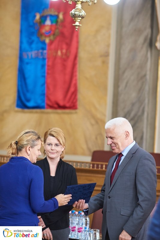 Hűtőszekrény adomány rászoruló családoknak