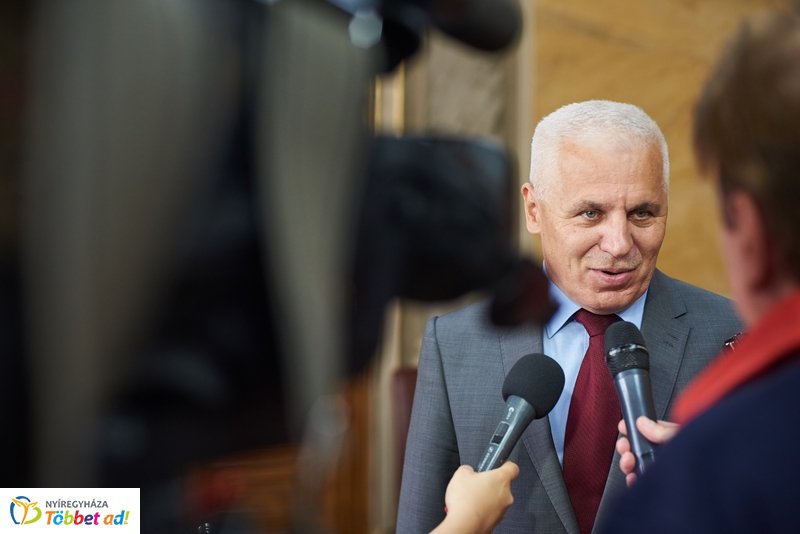 Hűtőszekrény adomány rászoruló családoknak