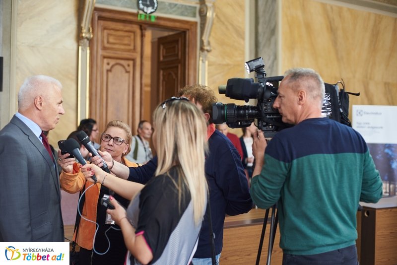 Hűtőszekrény adomány rászoruló családoknak