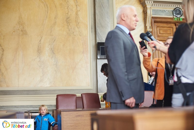Hűtőszekrény adomány rászoruló családoknak