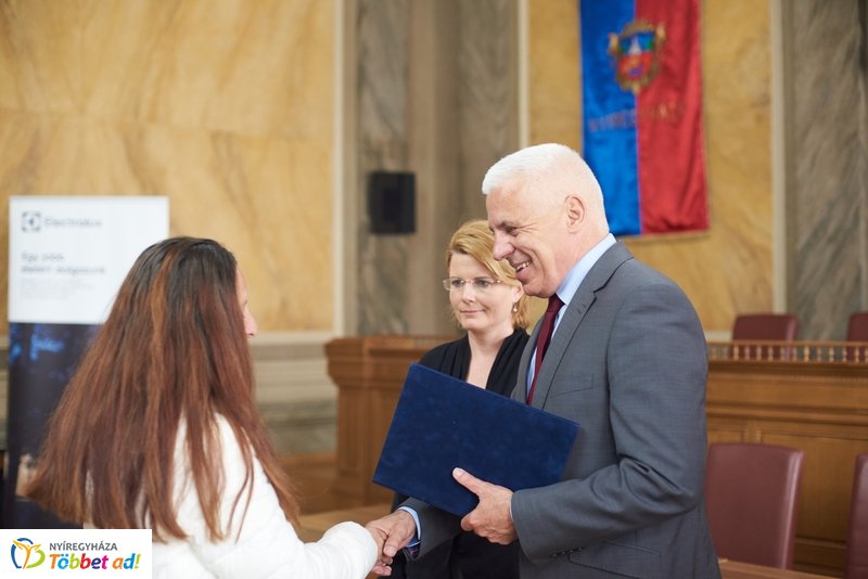 Hűtőszekrény adomány rászoruló családoknak