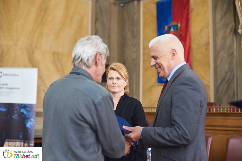 Hűtőszekrény adomány rászoruló családoknak