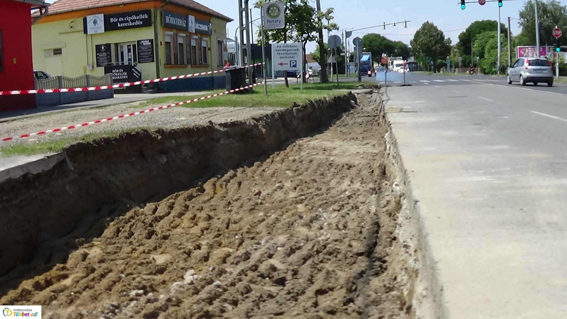 Ideiglenesen áthelyezték a buszmegállókat a Rákóczi úton