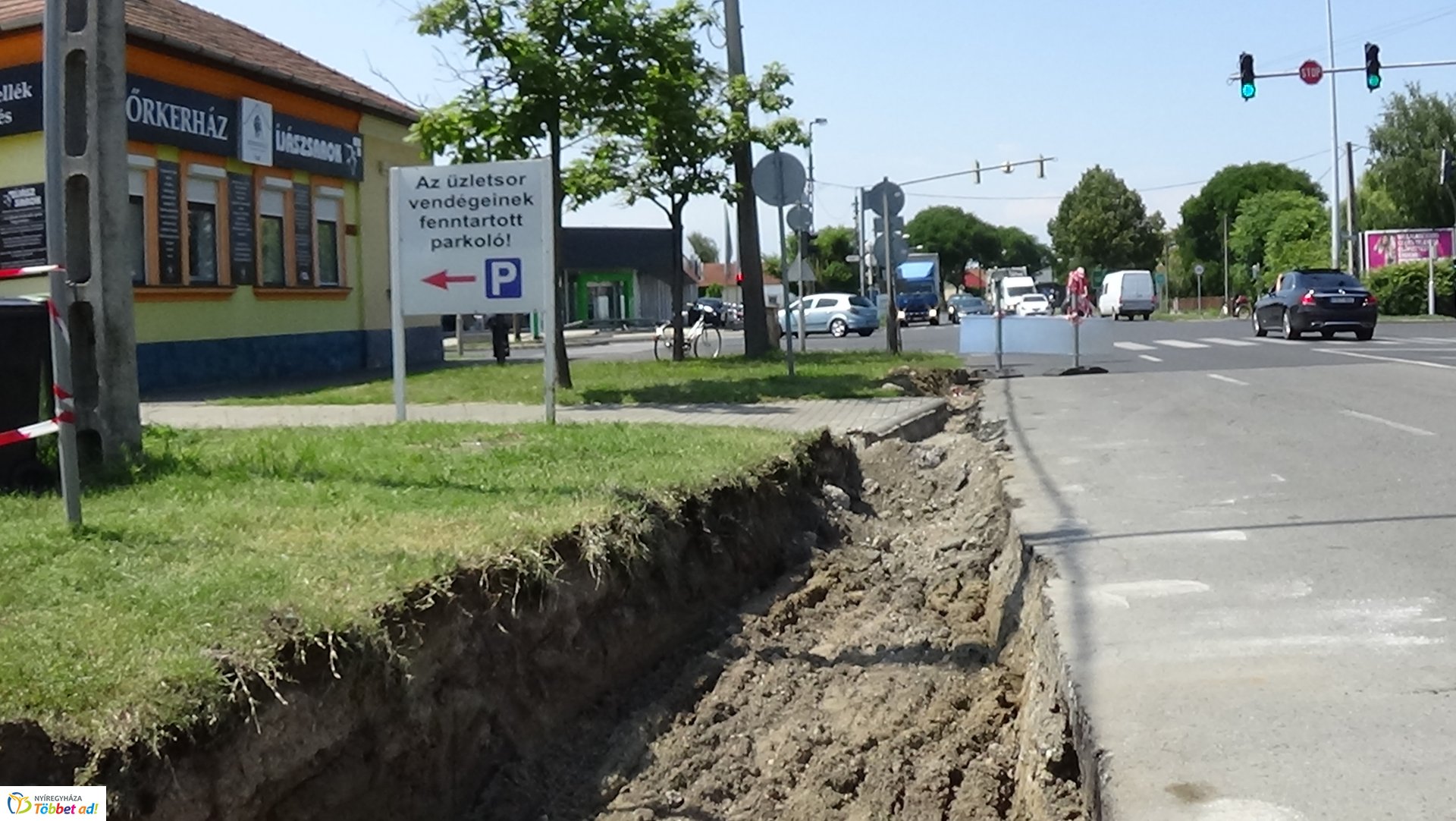 Ideiglenesen áthelyezték a buszmegállókat a Rákóczi úton