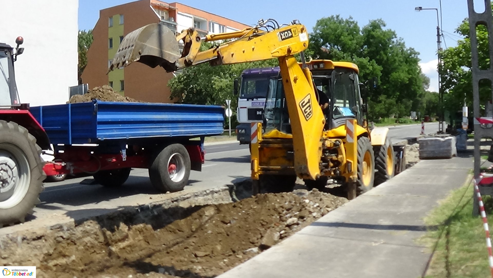 Ideiglenesen áthelyezték a buszmegállókat a Rákóczi úton