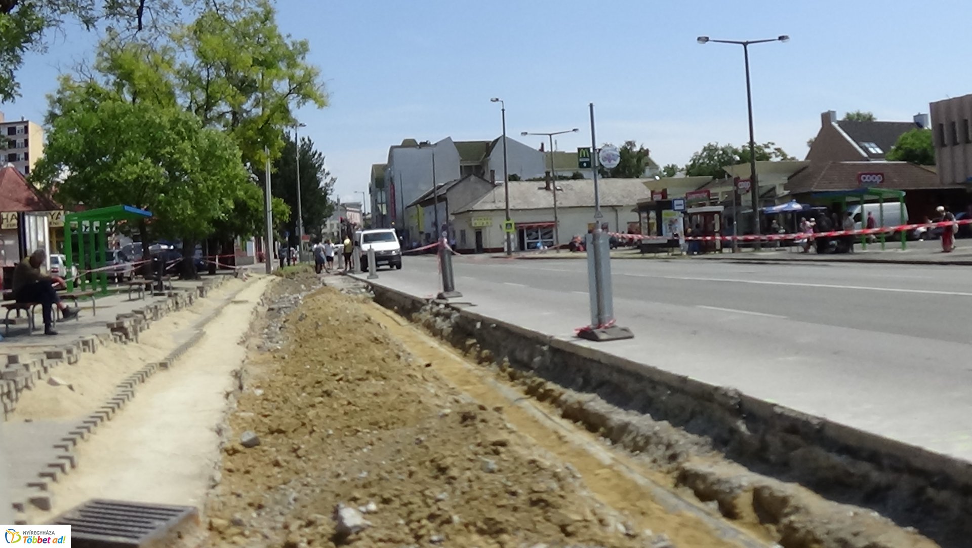 Ideiglenesen áthelyezték a buszmegállókat a Rákóczi úton