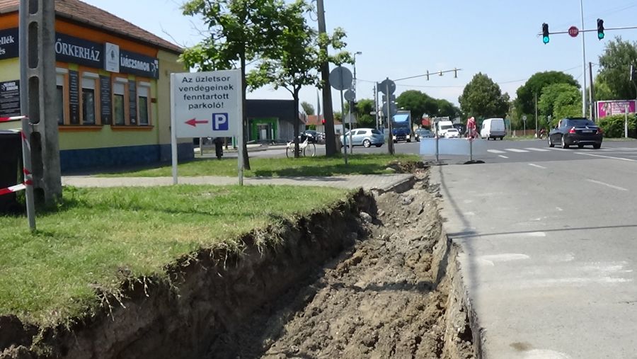 Ideiglenesen áthelyezték a buszmegállókat a Rákóczi úton