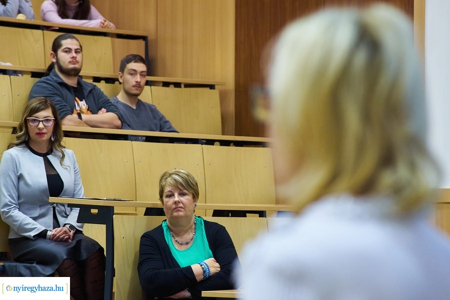 Ifjúság konferencia az egyetemen