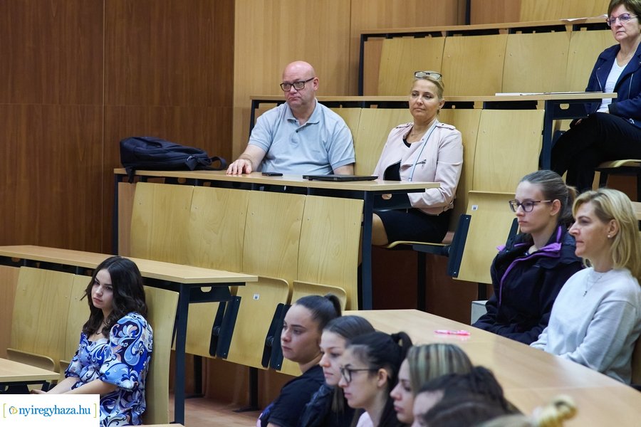 Ifjúság konferencia az egyetemen