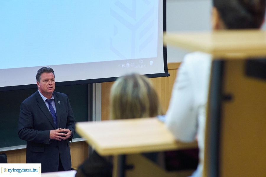 Ifjúság konferencia az egyetemen