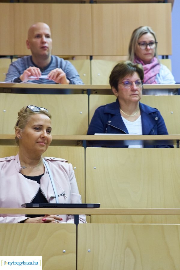 Ifjúság konferencia az egyetemen