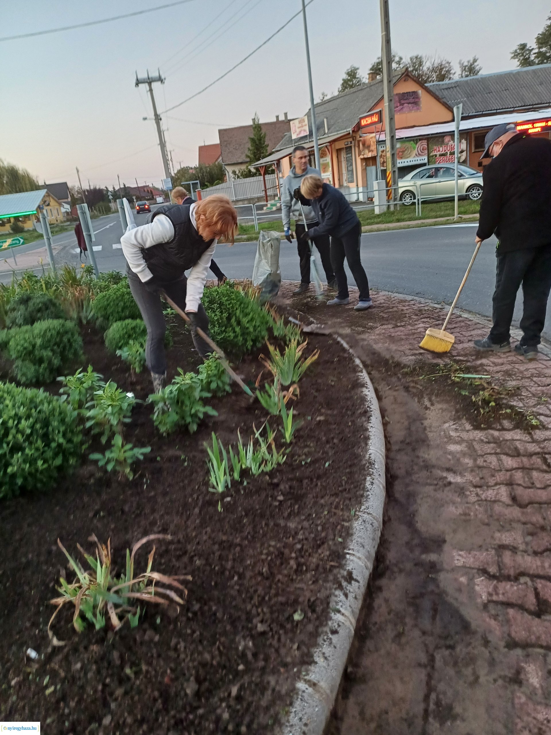 Így szépült meg az orosi körforgalom