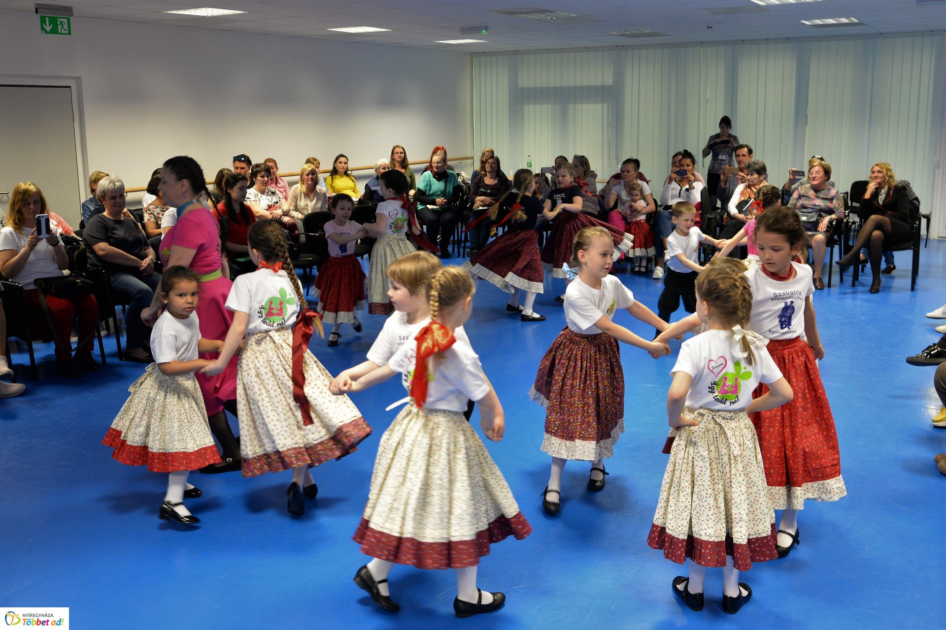 Így tedd rá! kötetbemutató és táncház