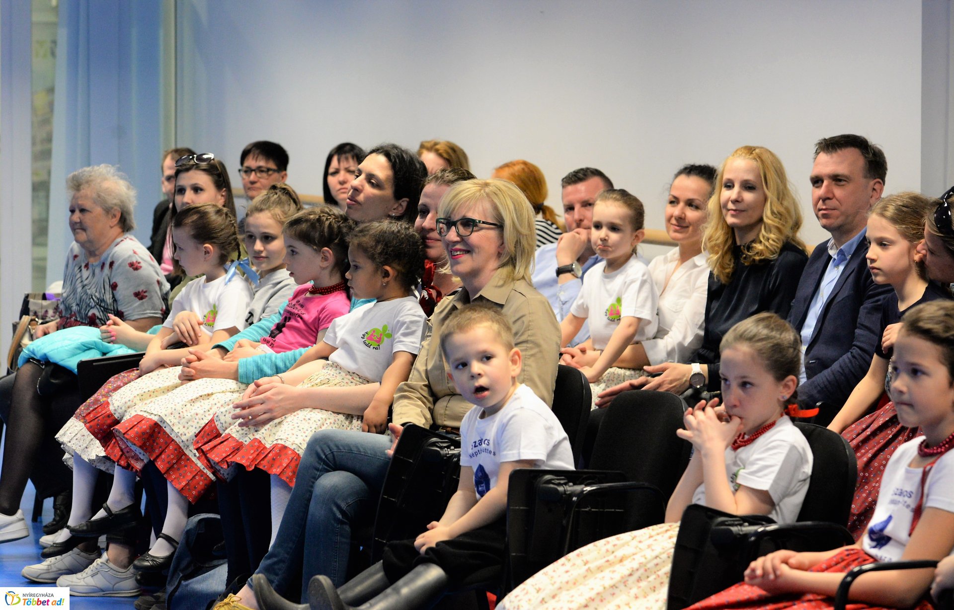 Így tedd rá! kötetbemutató és táncház