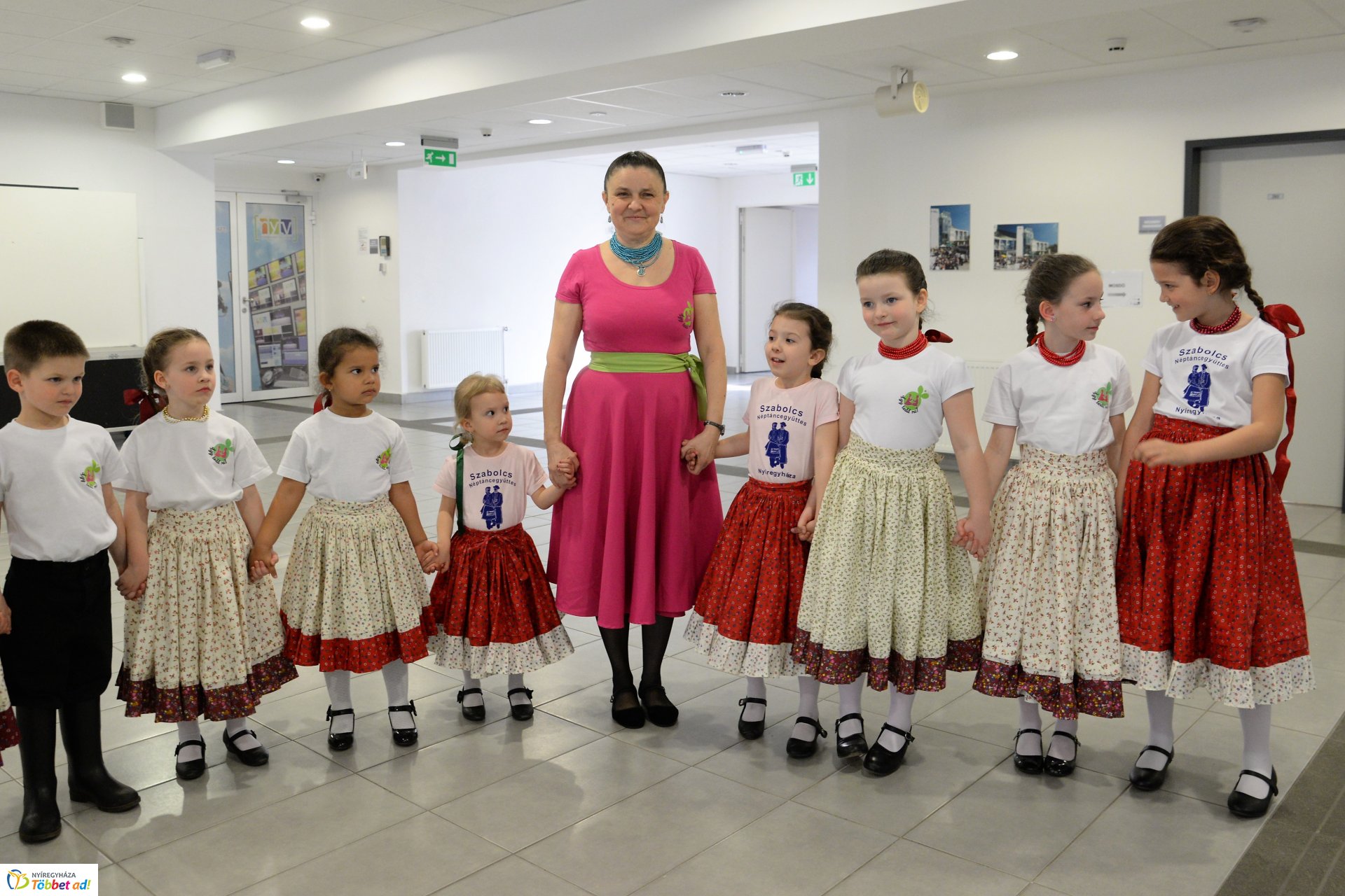 Így tedd rá! kötetbemutató és táncház