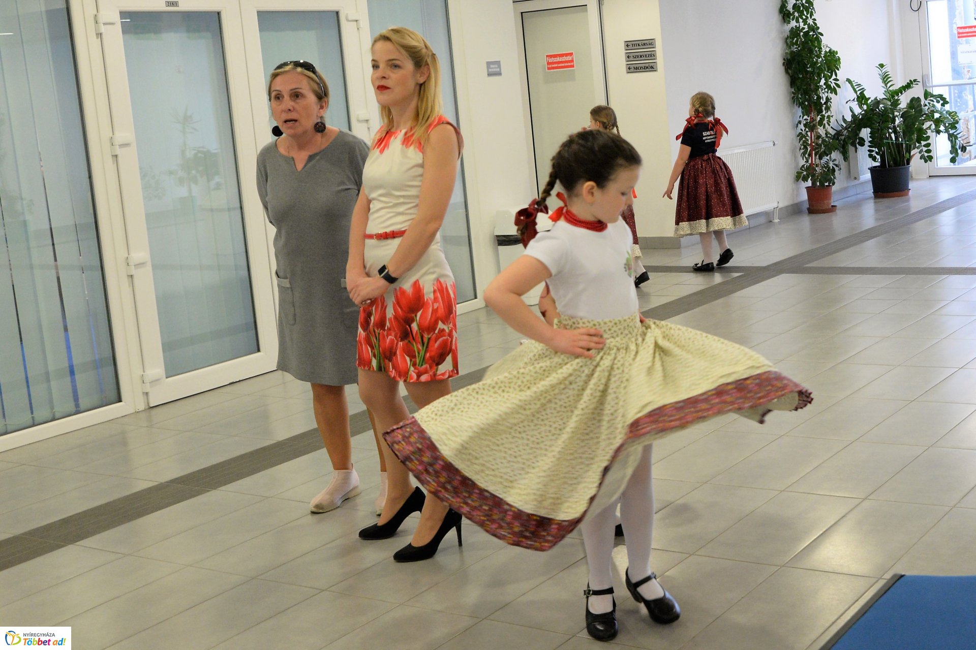 Így tedd rá! kötetbemutató és táncház