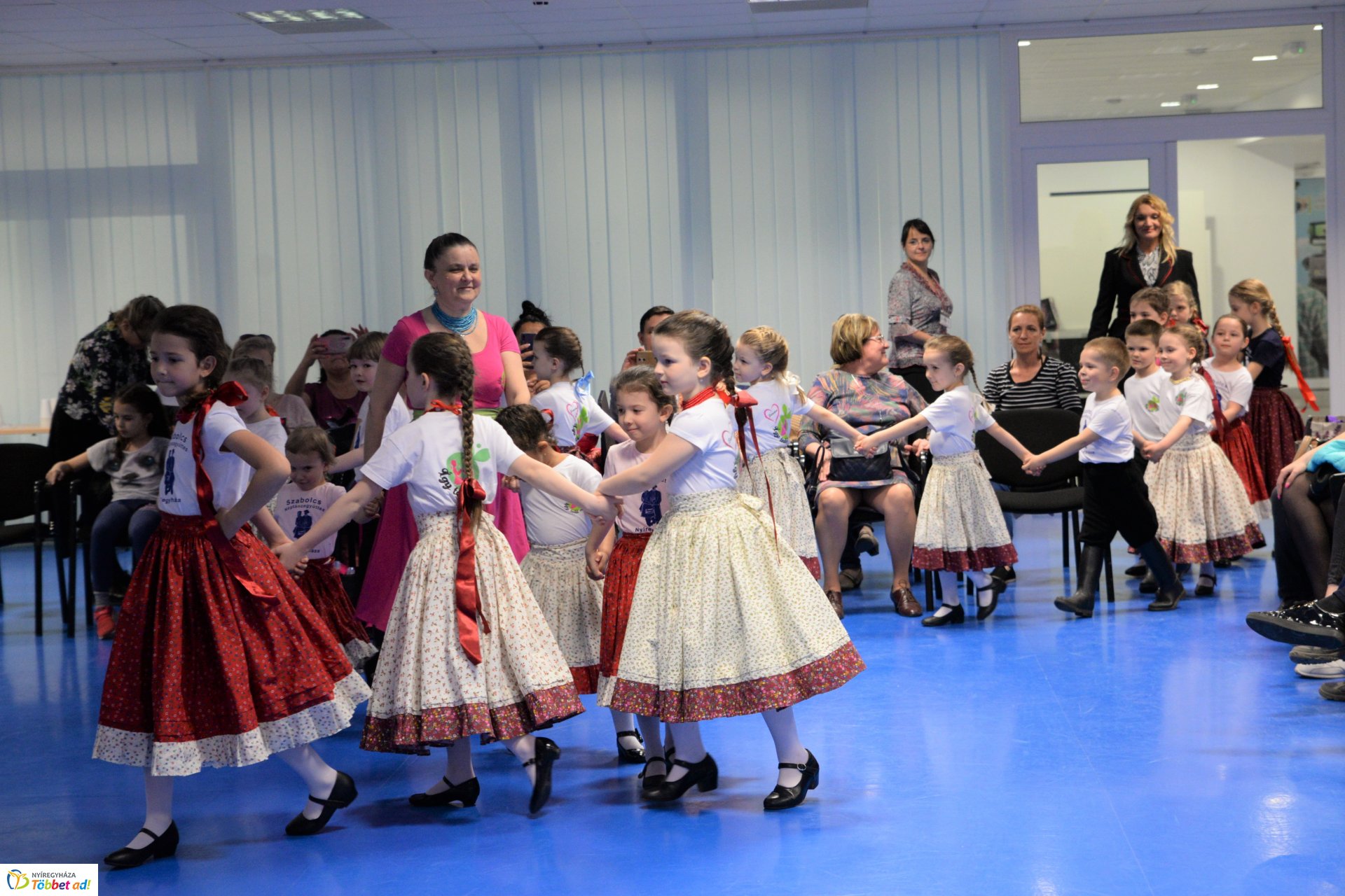 Így tedd rá! kötetbemutató és táncház