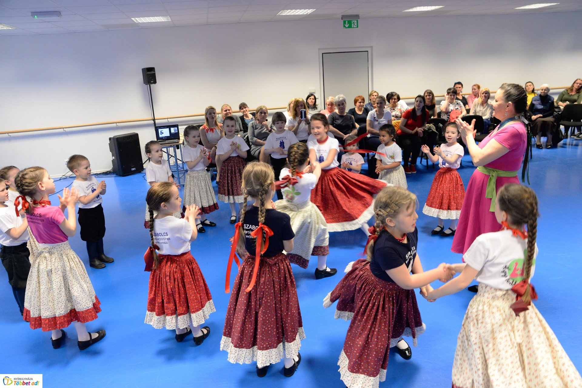 Így tedd rá! kötetbemutató és táncház