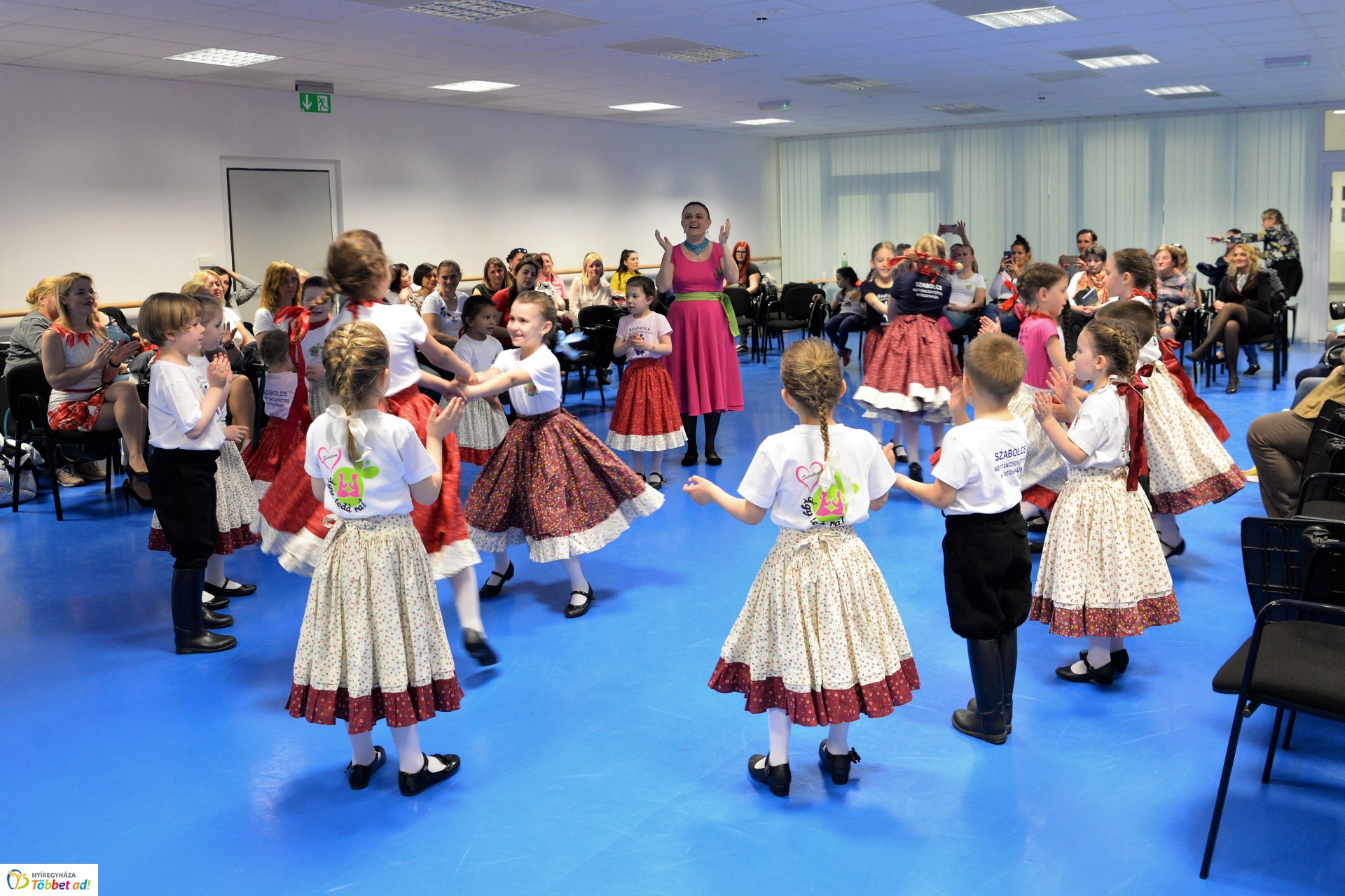 Így tedd rá! kötetbemutató és táncház