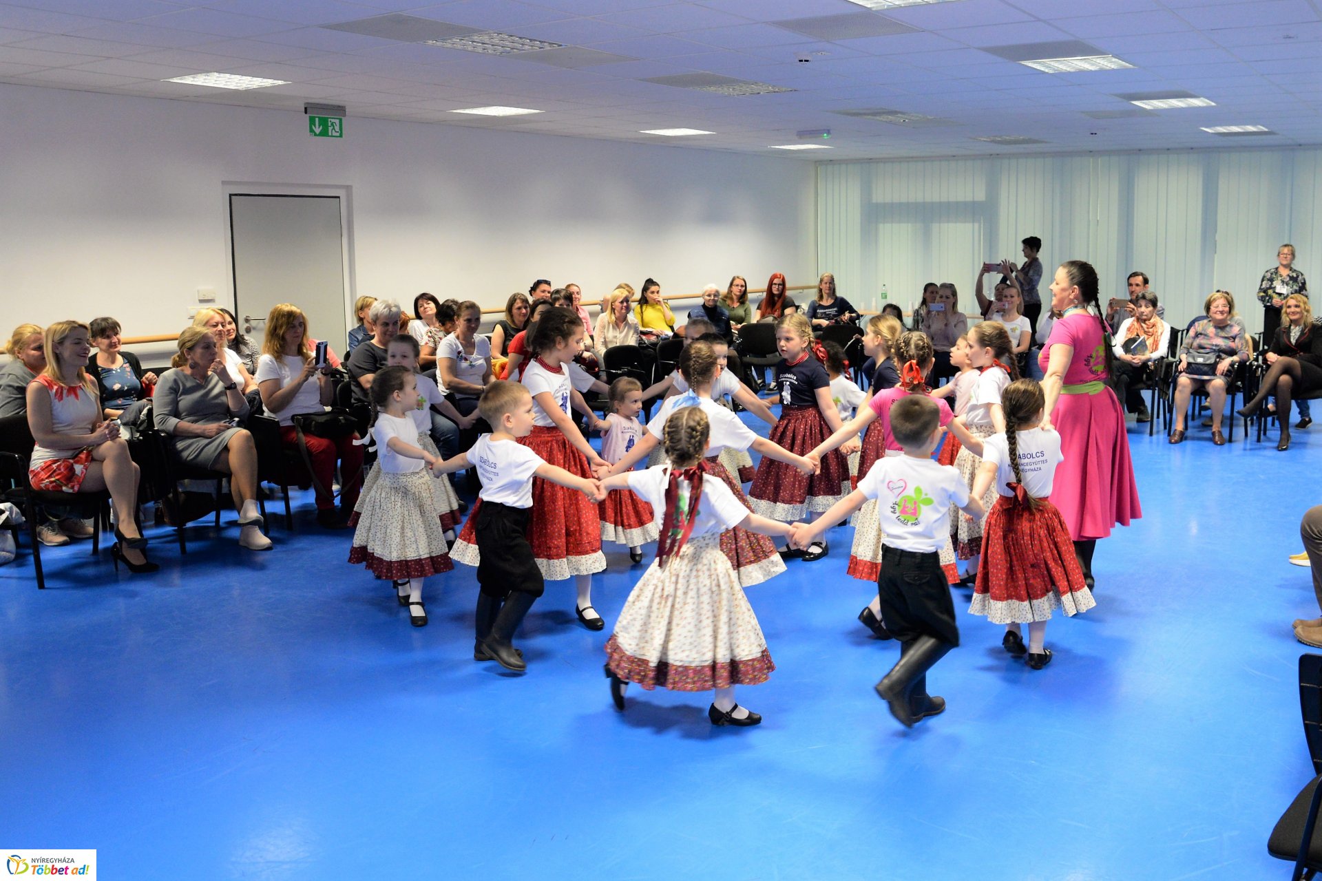 Így tedd rá! kötetbemutató és táncház