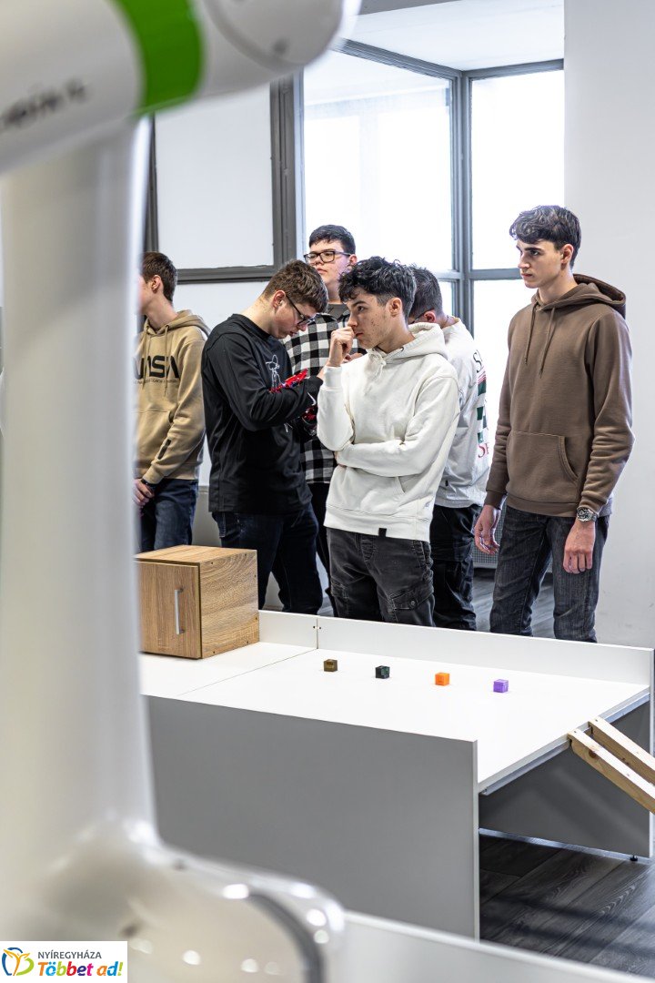 II. DKC ADVANCED robot verseny a Nyíregyházi Digitális Tudásközpontban