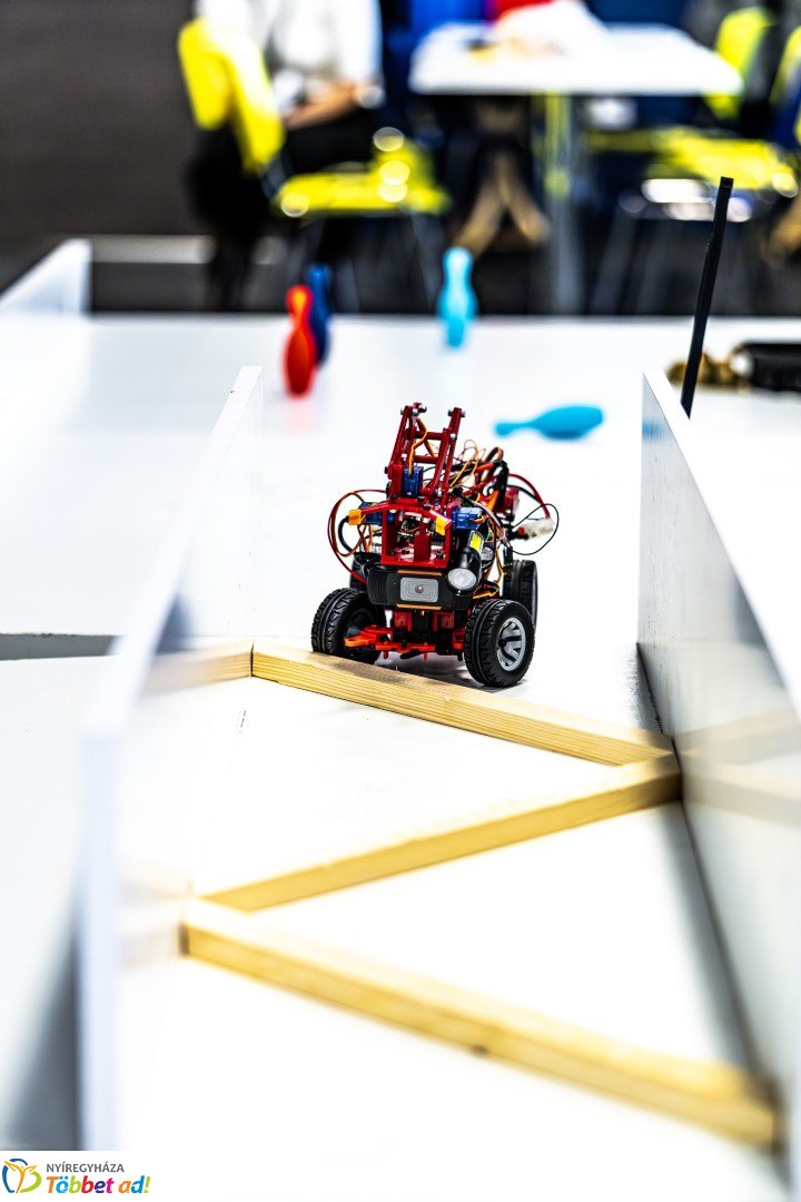 II. DKC ADVANCED robot verseny a Nyíregyházi Digitális Tudásközpontban