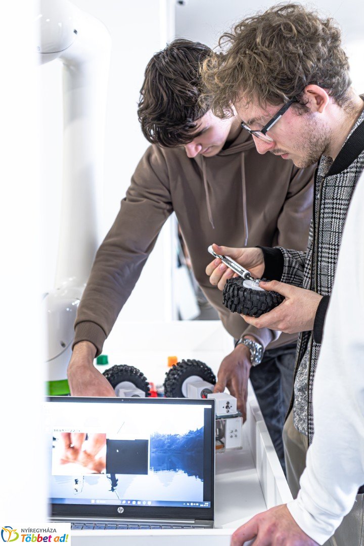 II. DKC ADVANCED robot verseny a Nyíregyházi Digitális Tudásközpontban