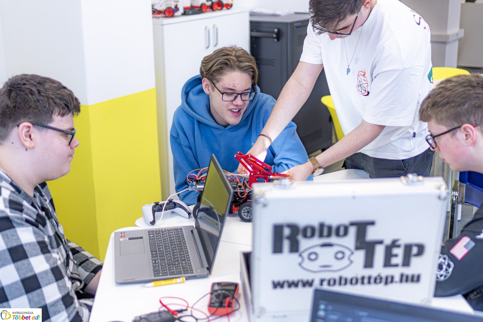 II. DKC ADVANCED robot verseny a Nyíregyházi Digitális Tudásközpontban