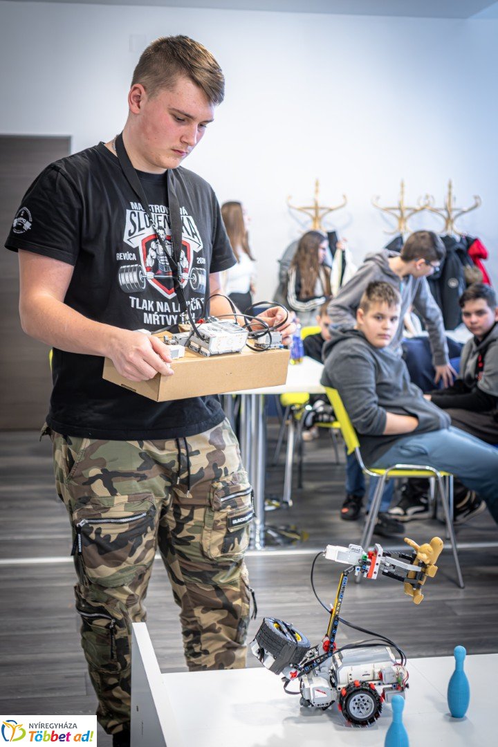 II. DKC ADVANCED robot verseny a Nyíregyházi Digitális Tudásközpontban