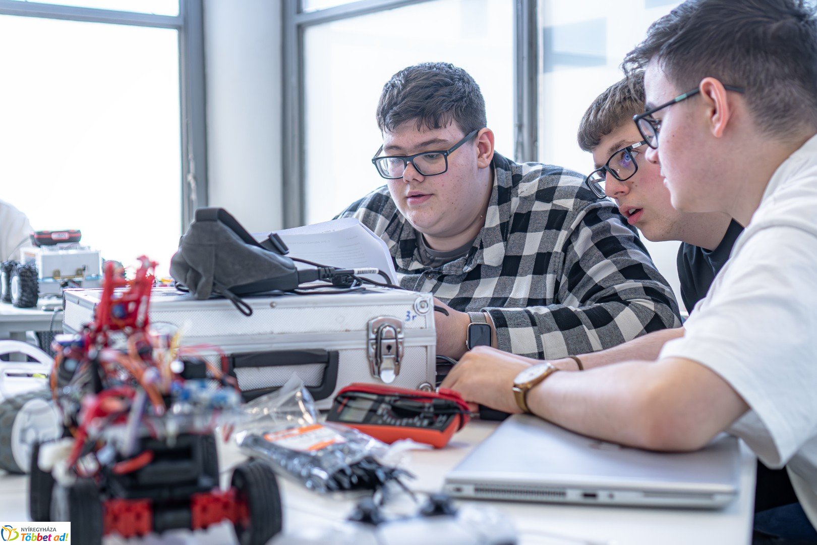 II. DKC ADVANCED robot verseny a Nyíregyházi Digitális Tudásközpontban