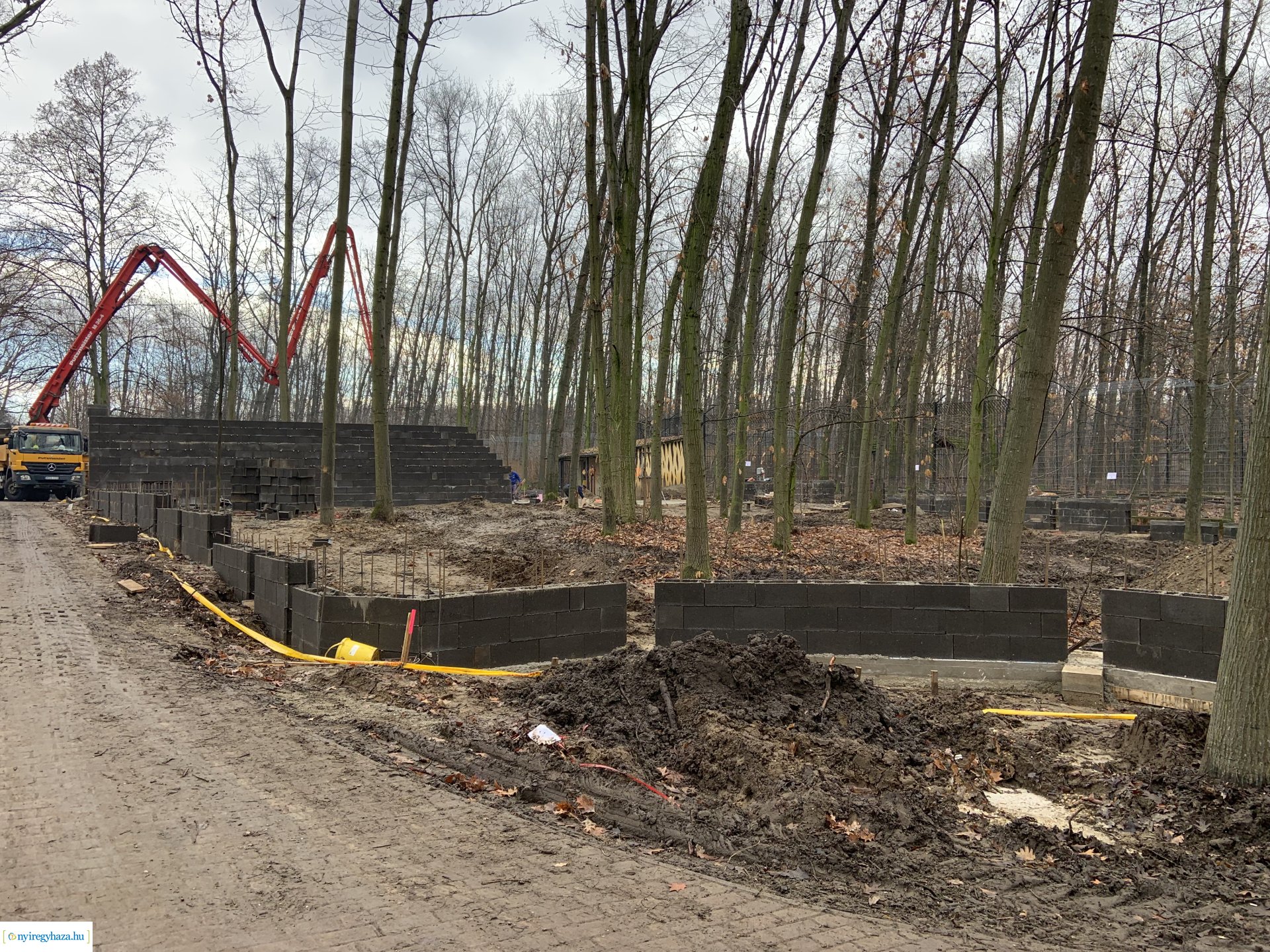 Indiai nagymacska kifutó építése