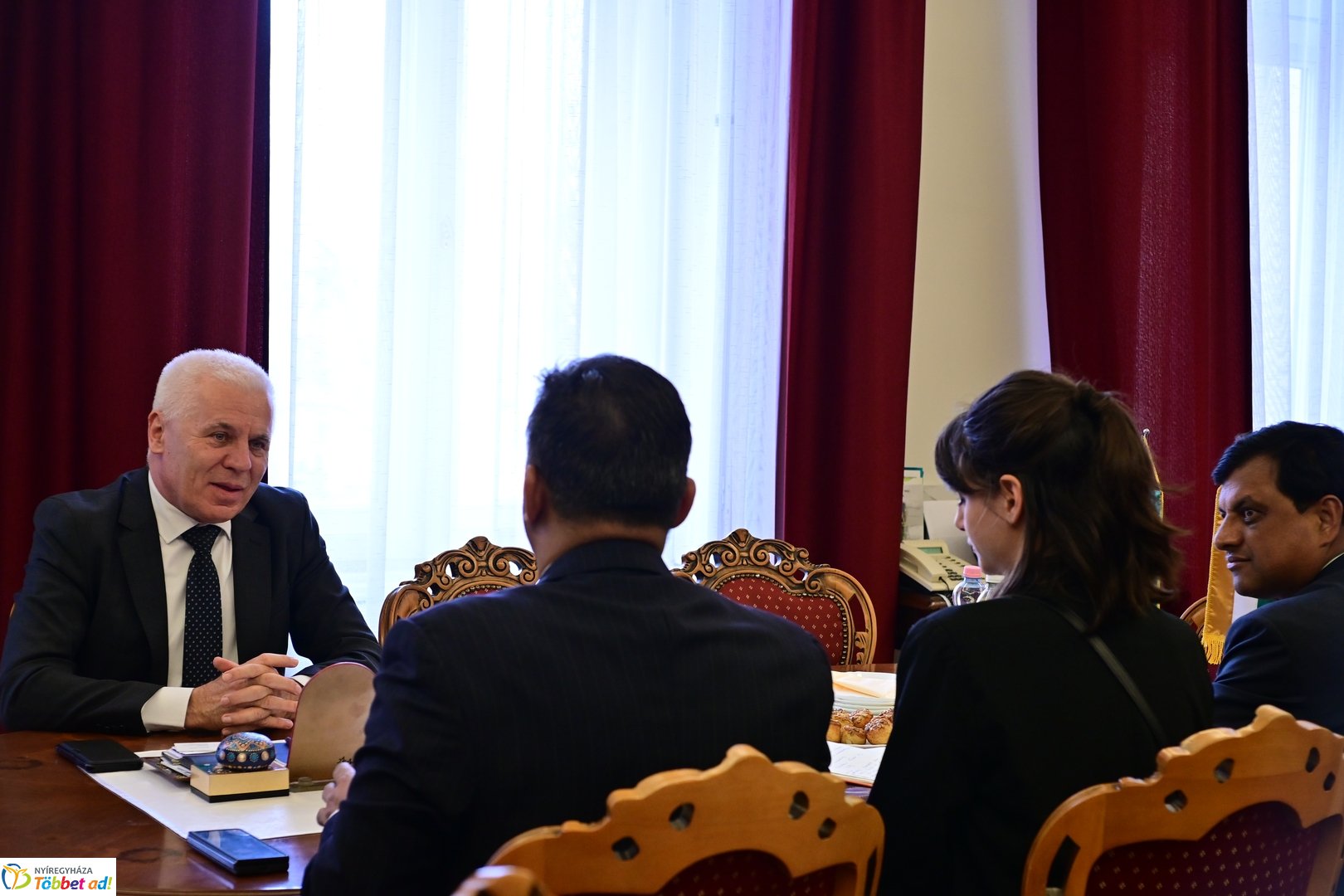Indiai nagyövet látogatása a Városházán 2026