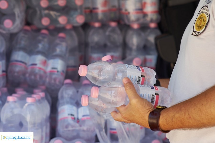 Ingyenes ásványvíz osztás 20210623