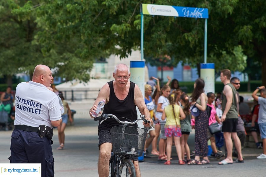 Ingyenes ásványvíz osztás 20210623