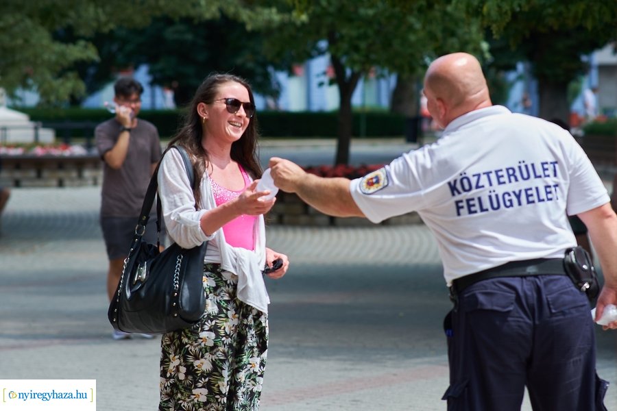 Ingyenes ásványvíz osztás 20210623