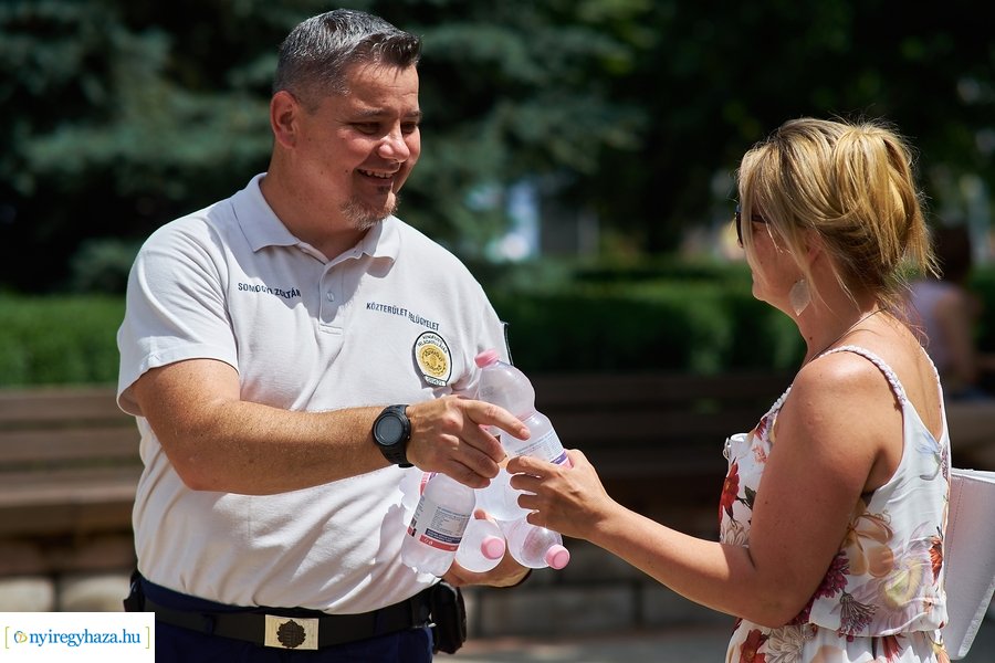 Ingyenes ásványvíz osztás 20210623