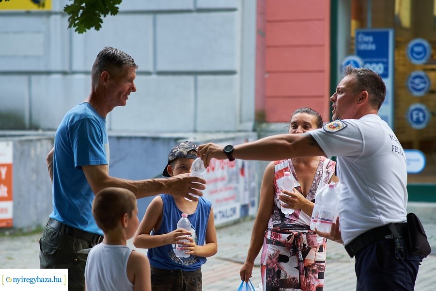 Ingyenes ásványvíz osztás 20210623