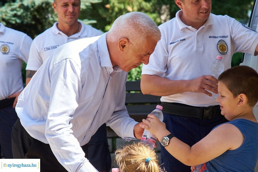 Ingyenes ásványvíz osztás 20210623