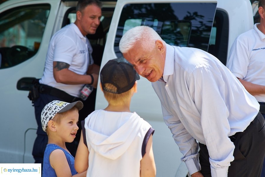 Ingyenes ásványvíz osztás 20210623