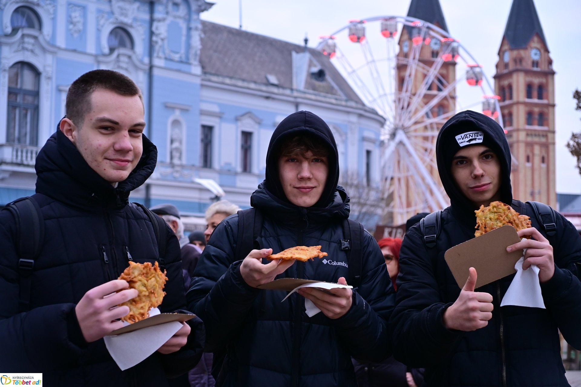 Friss, ropogós ízletes! - Ismét lapcsánkával lepték meg a forgatag látogatóit 