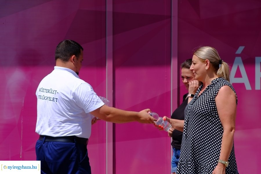 Ingyenes vízosztás 20230718