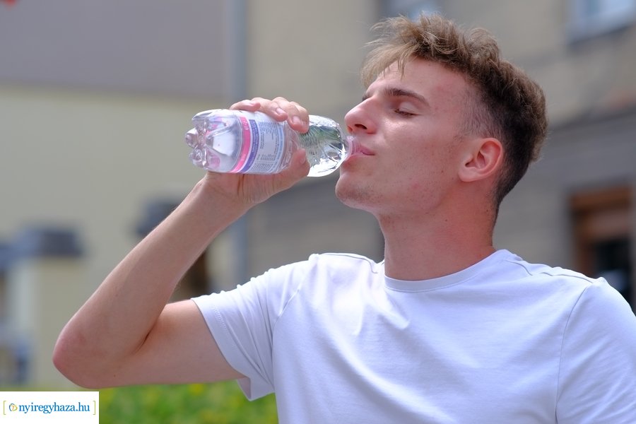 Ingyenes vízosztás 20230718