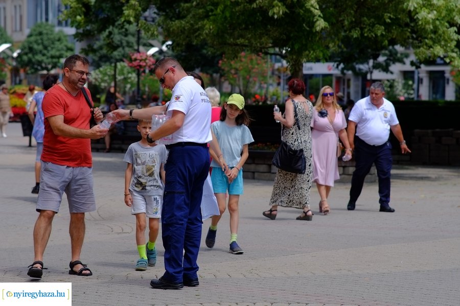 Ingyenes vízosztás 20230718