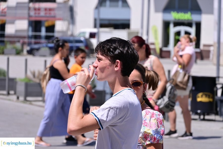 Ingyenes vízosztás 20240711