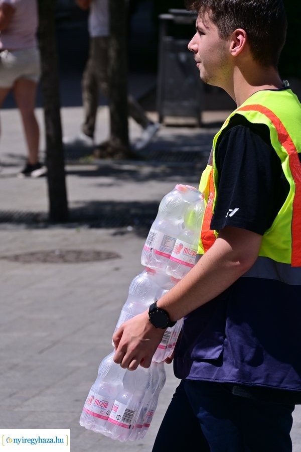 Ingyenes vízosztás 20240711